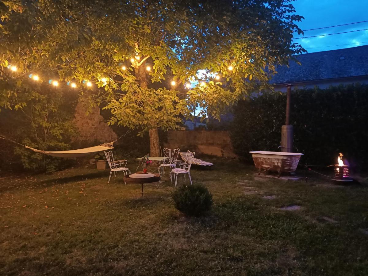 L'Escale Du Banquet Panzió Mhère Kültér fotó